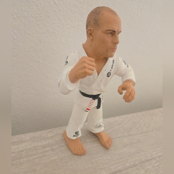 UFC Ultimate Collector ROYCE GRACIE Action Figure Fighter Pioneer Jiu Jitsu MMA - Picture 2 of 5